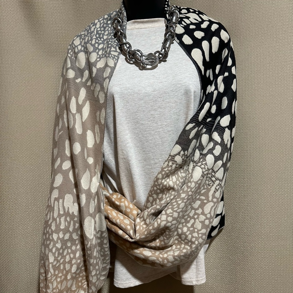 Stylish Black and Beige Sham Shawl